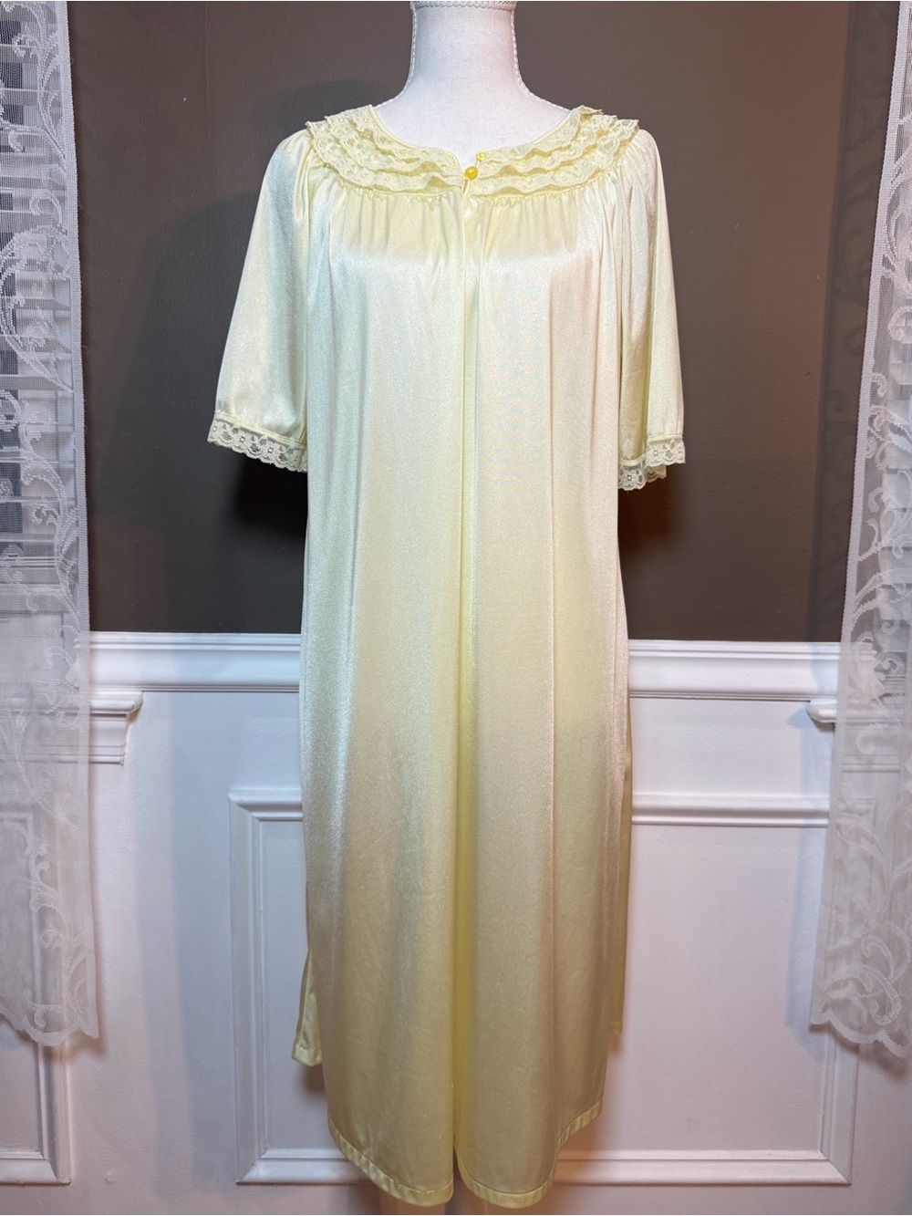 Vintage 80s Gregaro Yellow Nylon Lace Nightgown Cottagecore Grandmacore M